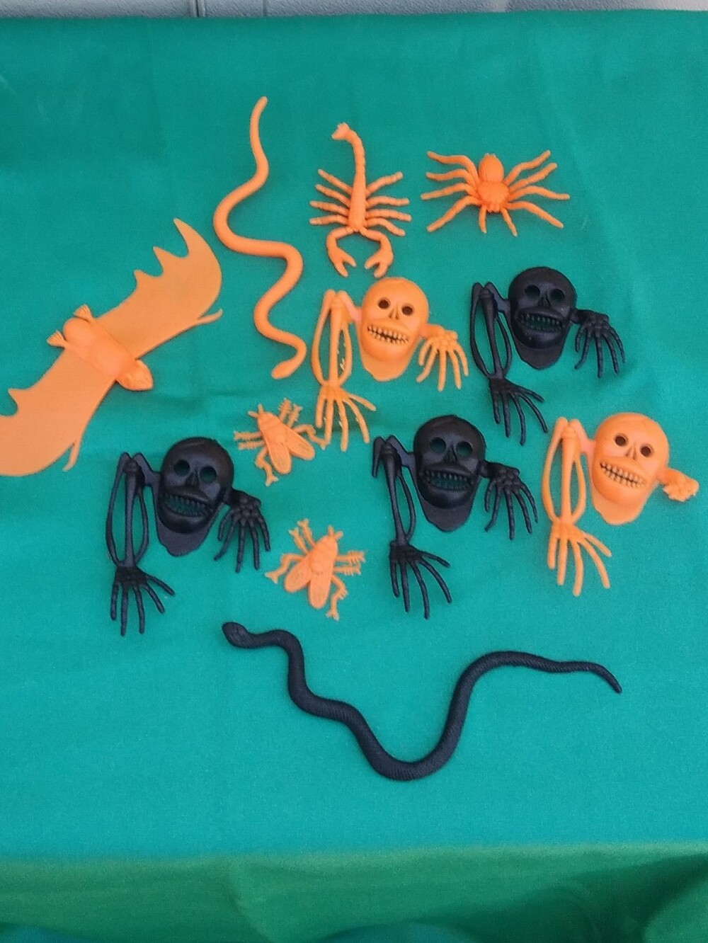 Halloween Spooky Plastic Decor Decorations Bundle Lot Of 12 Scorpion Skull Bat